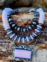 Load image into Gallery viewer, Pink Caribbean Conch Shell Bead Necklace
