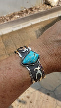 Load and play video in Gallery viewer, Kingman Turquoise Ruffle Cuff with Elk Antlers
